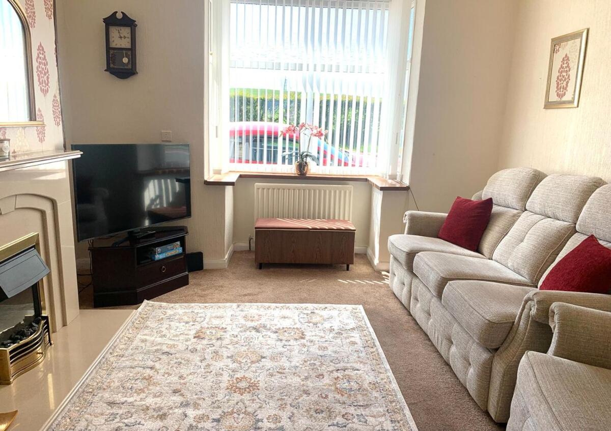 3BR House By Cozy Quarters Property Management Contractors Accommodation Trimdon Grange With Easy access to A1 - Housity