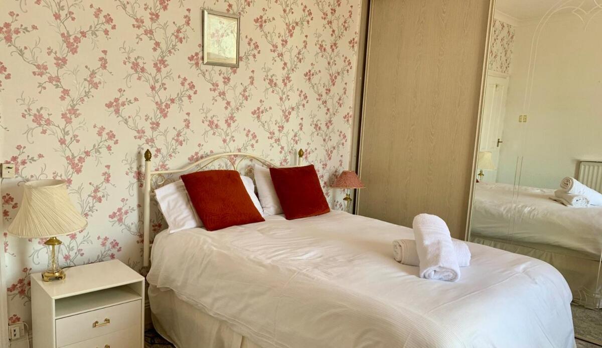3BR House By Cozy Quarters Property Management Contractors Accommodation Trimdon Grange With Easy access to A1 - Housity