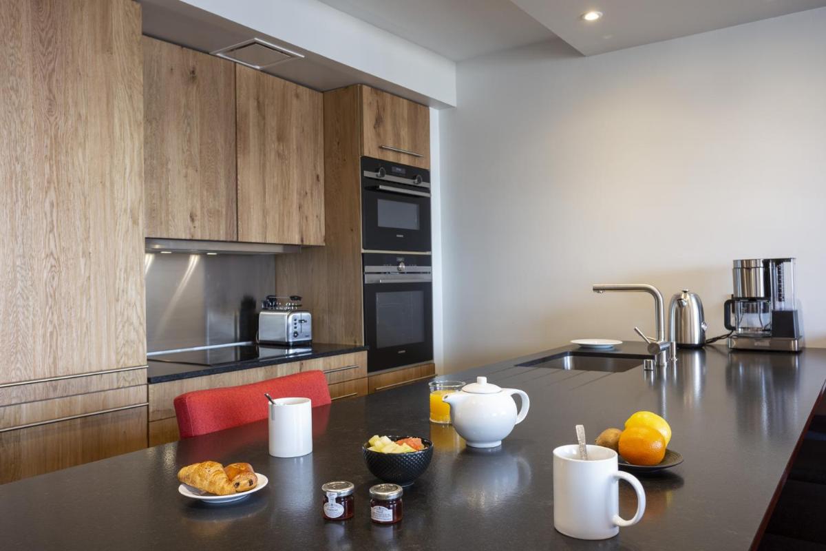 Cuisine ou kitchenette dans l'établissement Hôtel Alparena & Spa - 4 étoiles