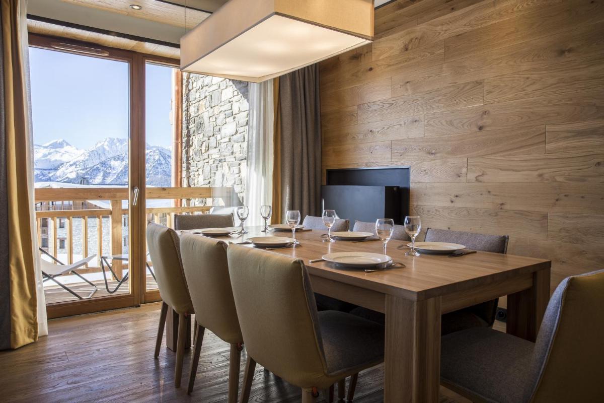 Télévision ou salle de divertissement dans l'établissement Hôtel Alparena & Spa - 4 étoiles