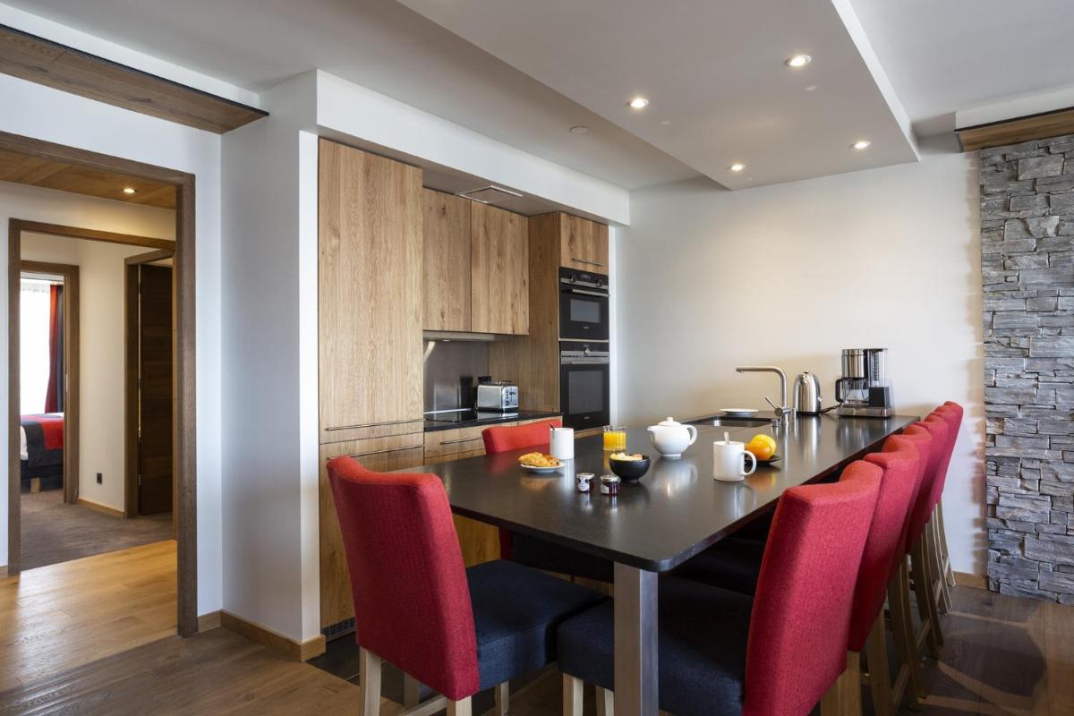 Cuisine ou kitchenette dans l'établissement Hôtel Alparena & Spa - 4 étoiles