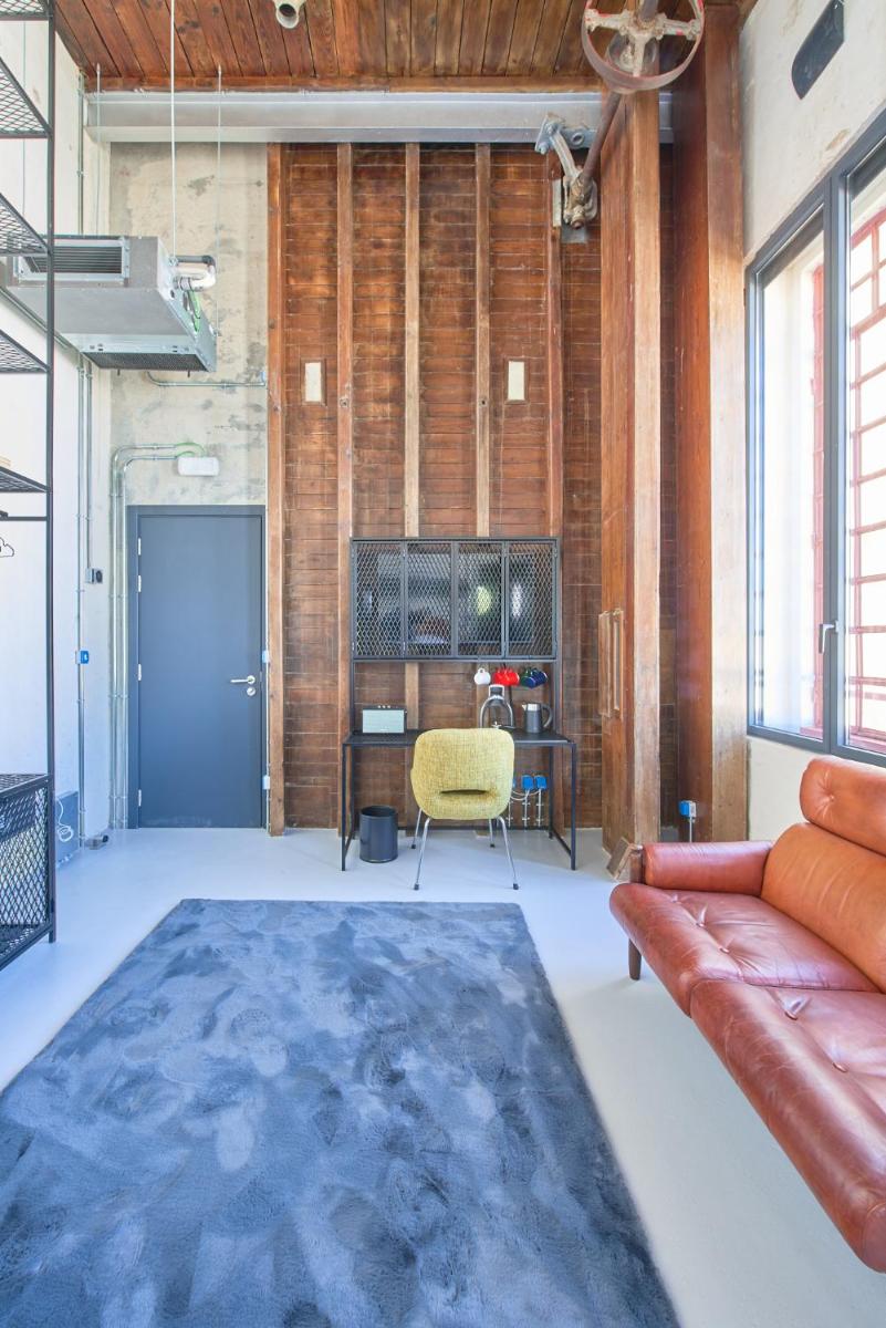 Uma área de estar em Moagem Industrial Lodge