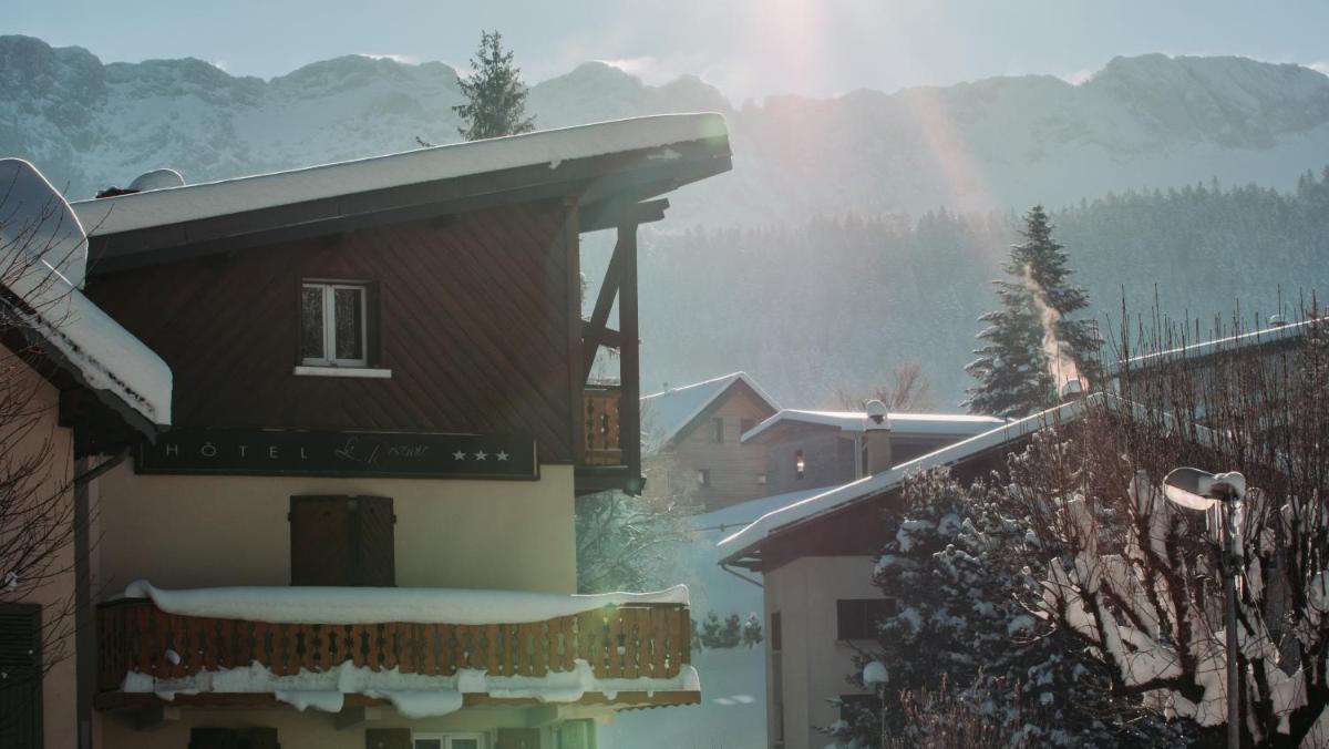 Vue générale sur la montagne ou vue sur la montagne depuis l'hôtel