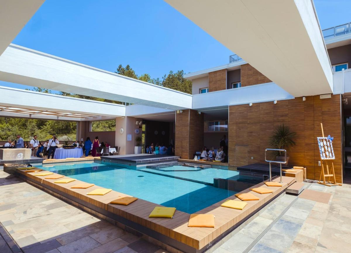 Admiral Park Hotel - Housity