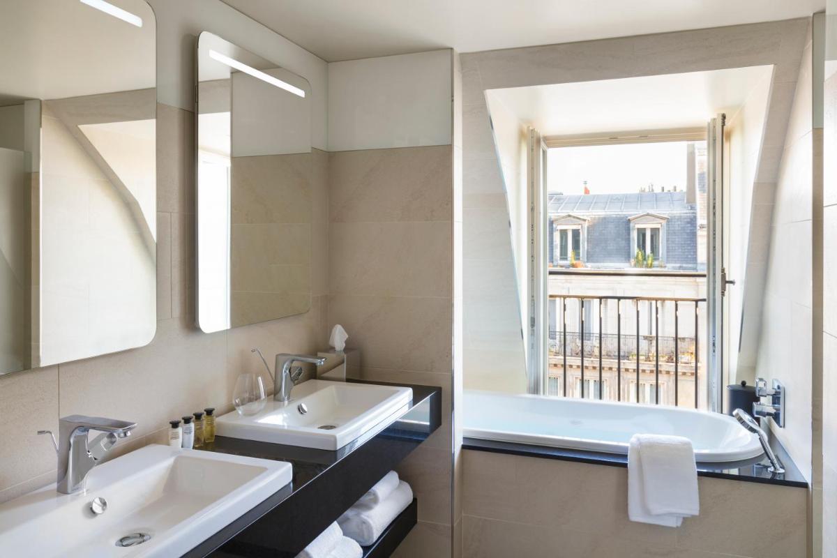 Salle de bains dans l'établissement Maison Albar - Le Pont-Neuf