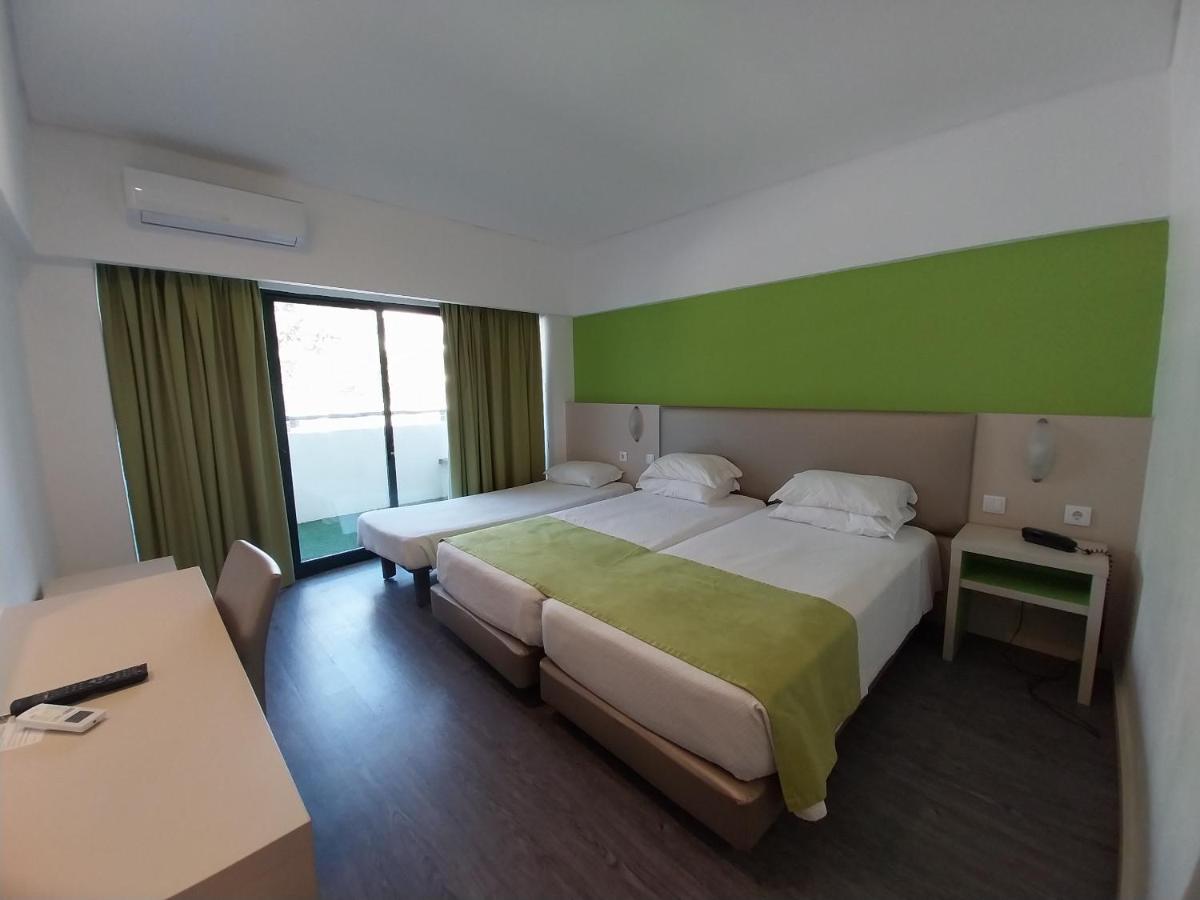 Uma cama ou camas num quarto em Hotel Navegadores
