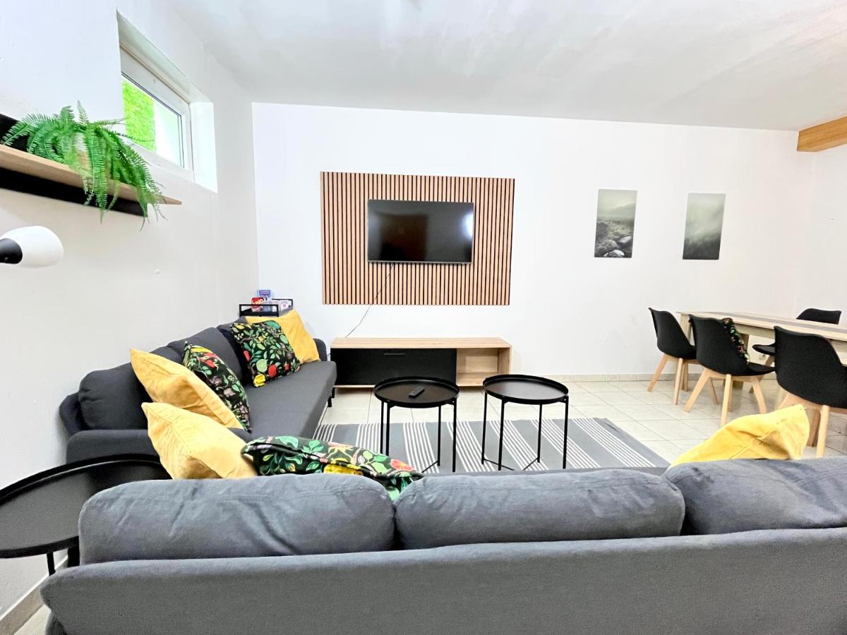 LTA Apartment Ingolstadt Irgertsheim-5 Schlafzimmer-Einzelbetten-WLAN-Waschmaschine - Housity