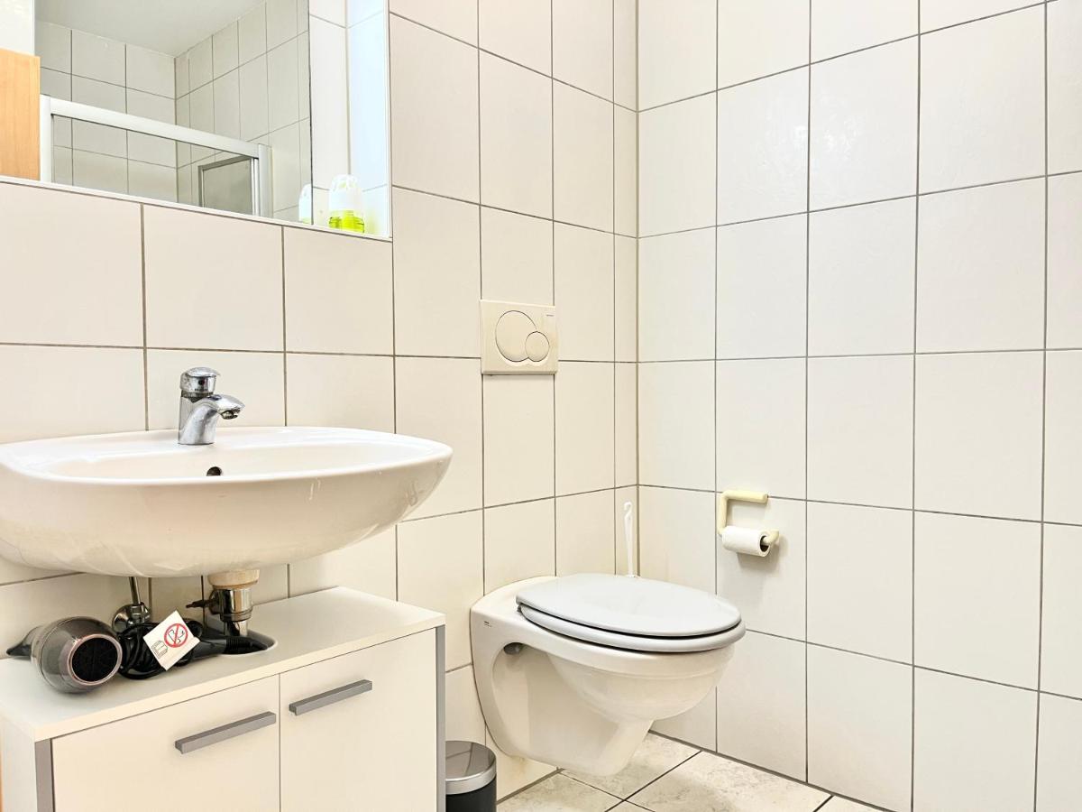 LTA Apartment Ingolstadt Irgertsheim-5 Schlafzimmer-Einzelbetten-WLAN-Waschmaschine - Housity