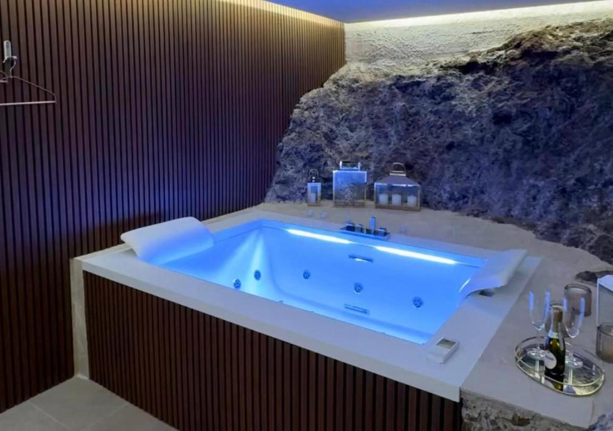 BLUE BOUTIQUE - Hizvo