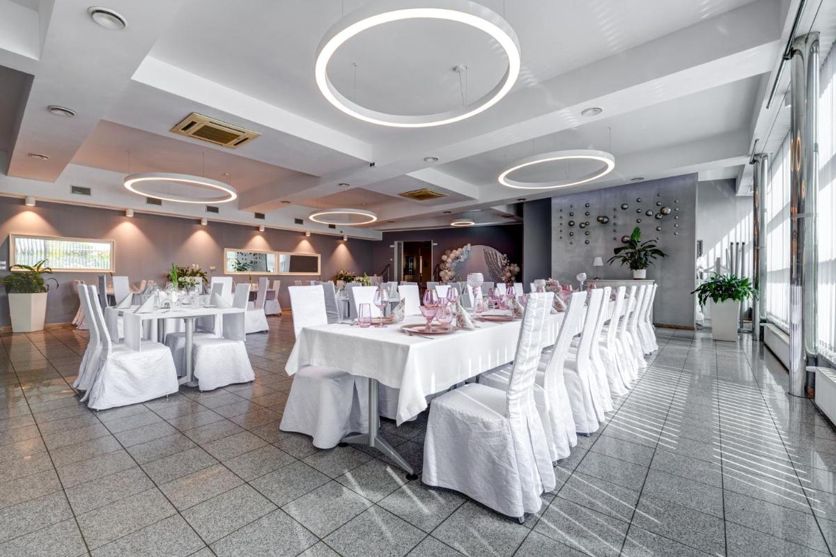 Hotelik Świdwin - Housity