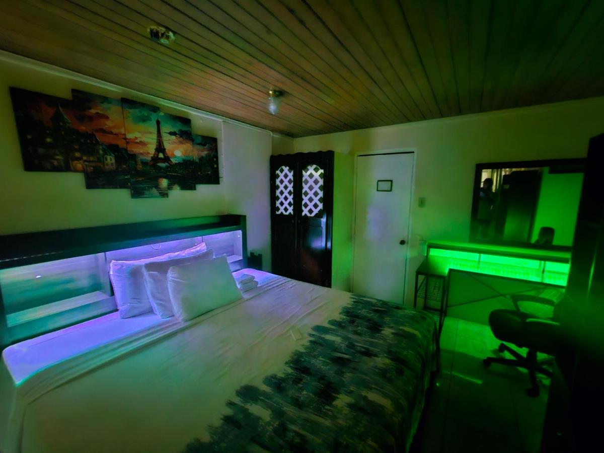 Big Apple Hotel - Hizvo