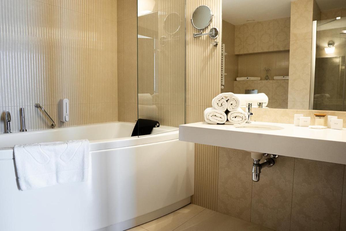 Hotel Lambert Medical Spa - Housity