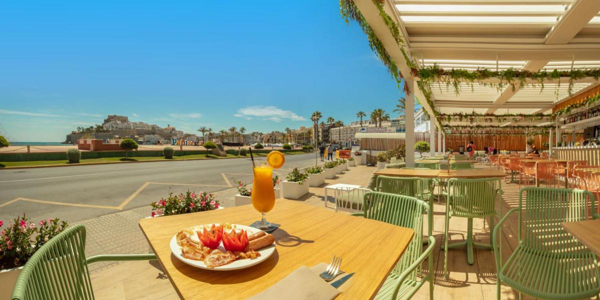 Un restaurante o sitio para comer en Hotel RH Portocristo & Wellness