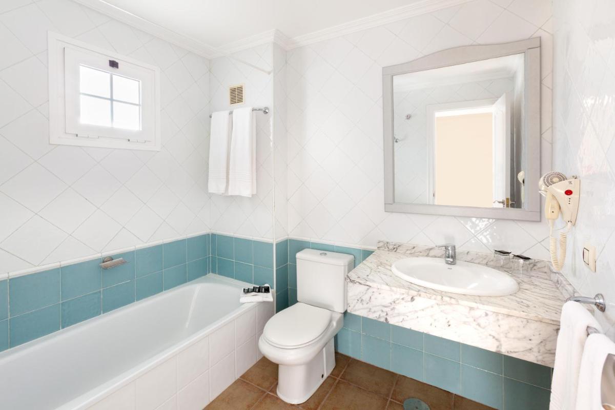 Un baño de Chatur Playa Real Resort
