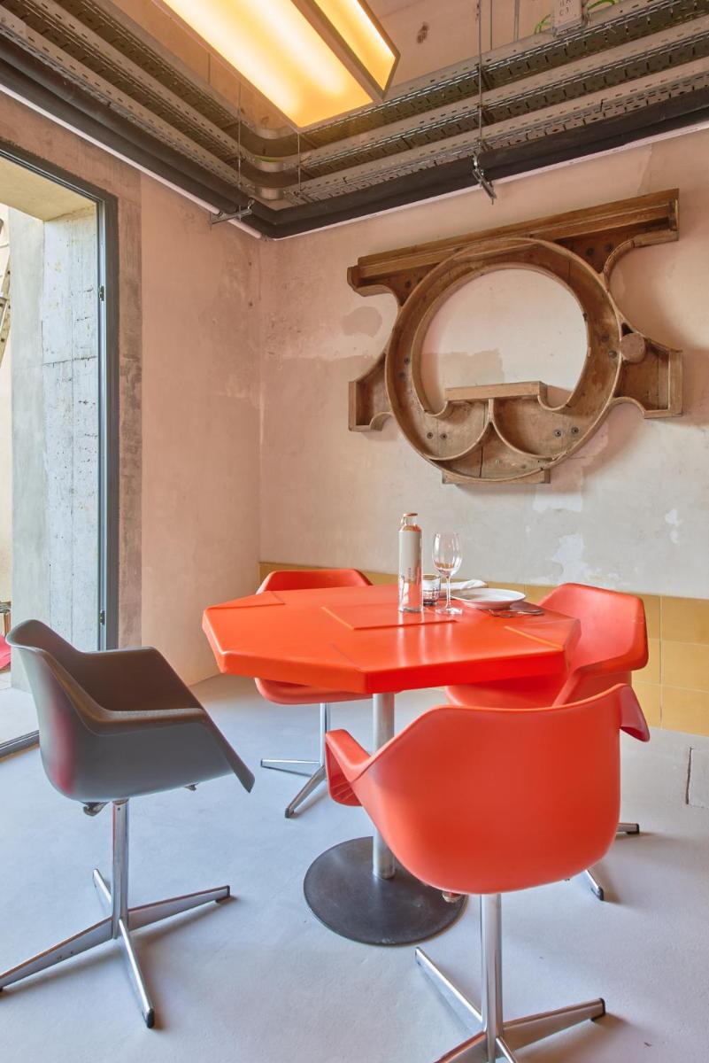 Uma área de estar em Moagem Industrial Lodge