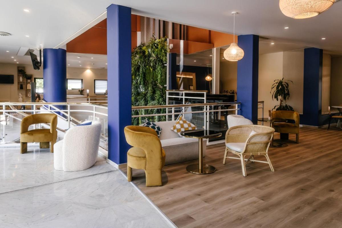 Coin salon dans l'établissement 7Hotel&Spa