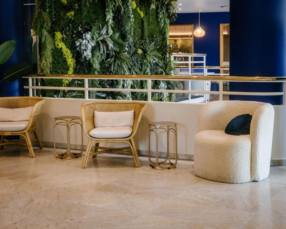 Coin salon dans l'établissement 7Hotel&Spa