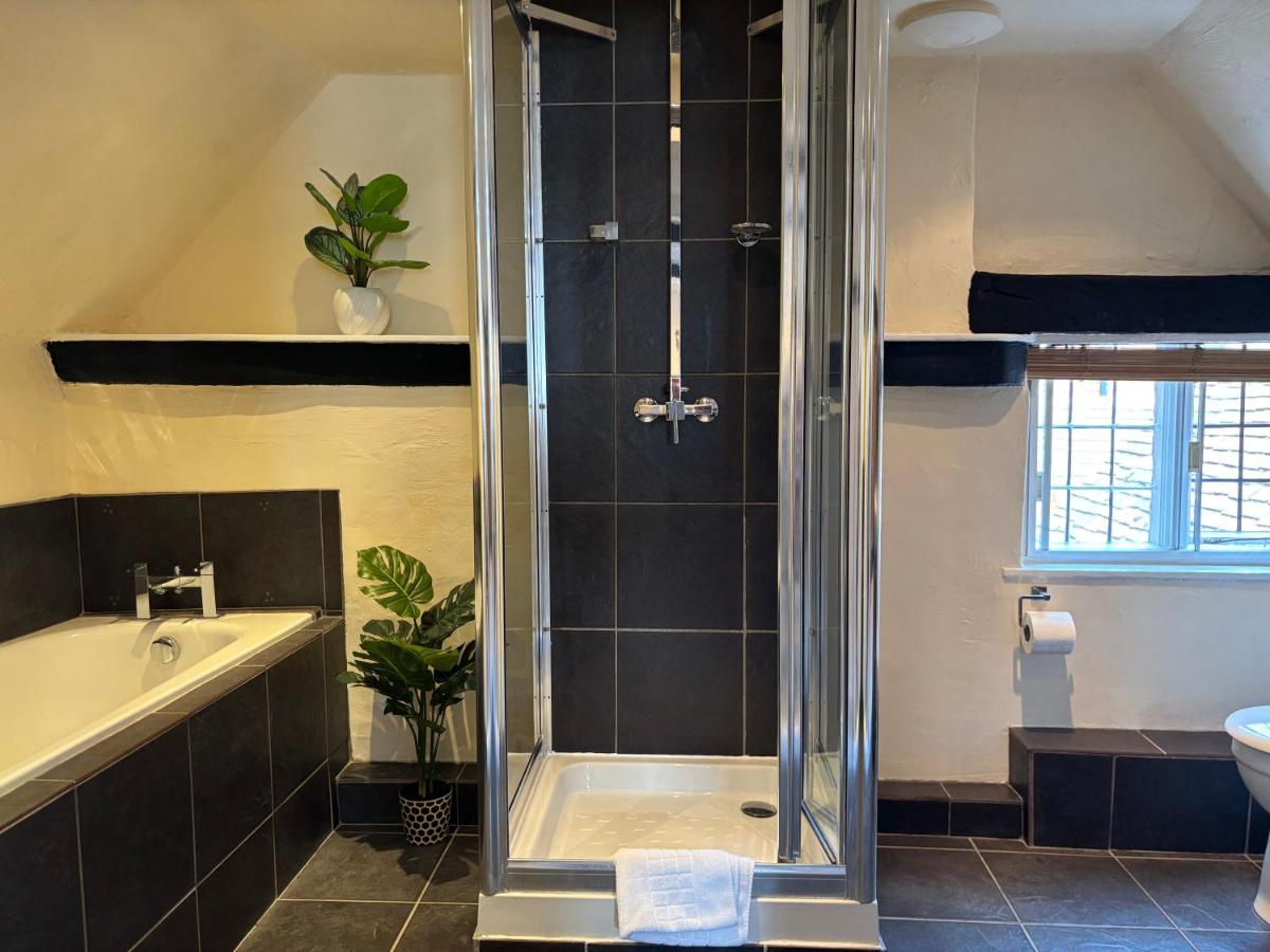 The Half Moon Inn - Housity