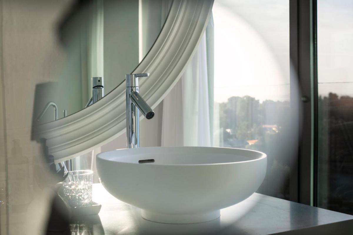 Un baño de The Donna Portals