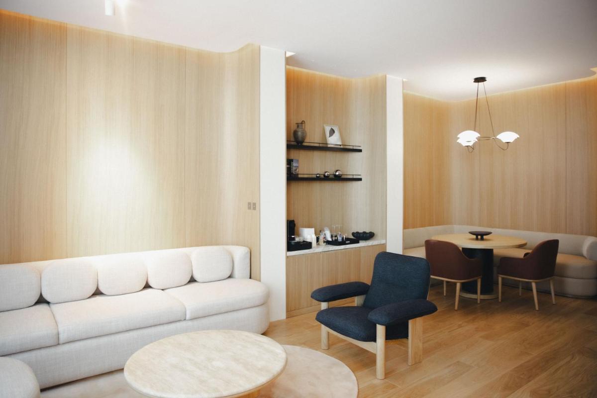 Coin salon dans l'établissement Domaine de Verchant & Spa - Relais & Châteaux