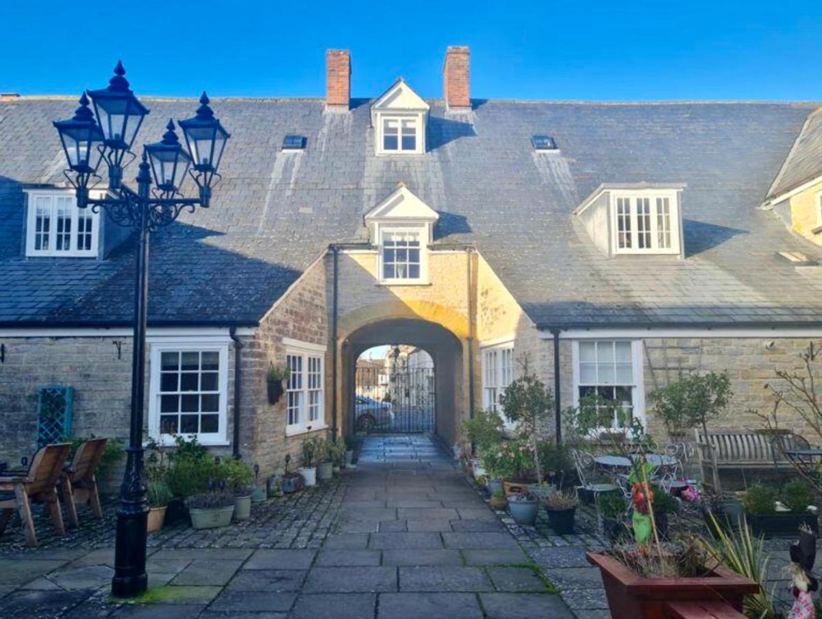 Heart of Somerton House - Housity
