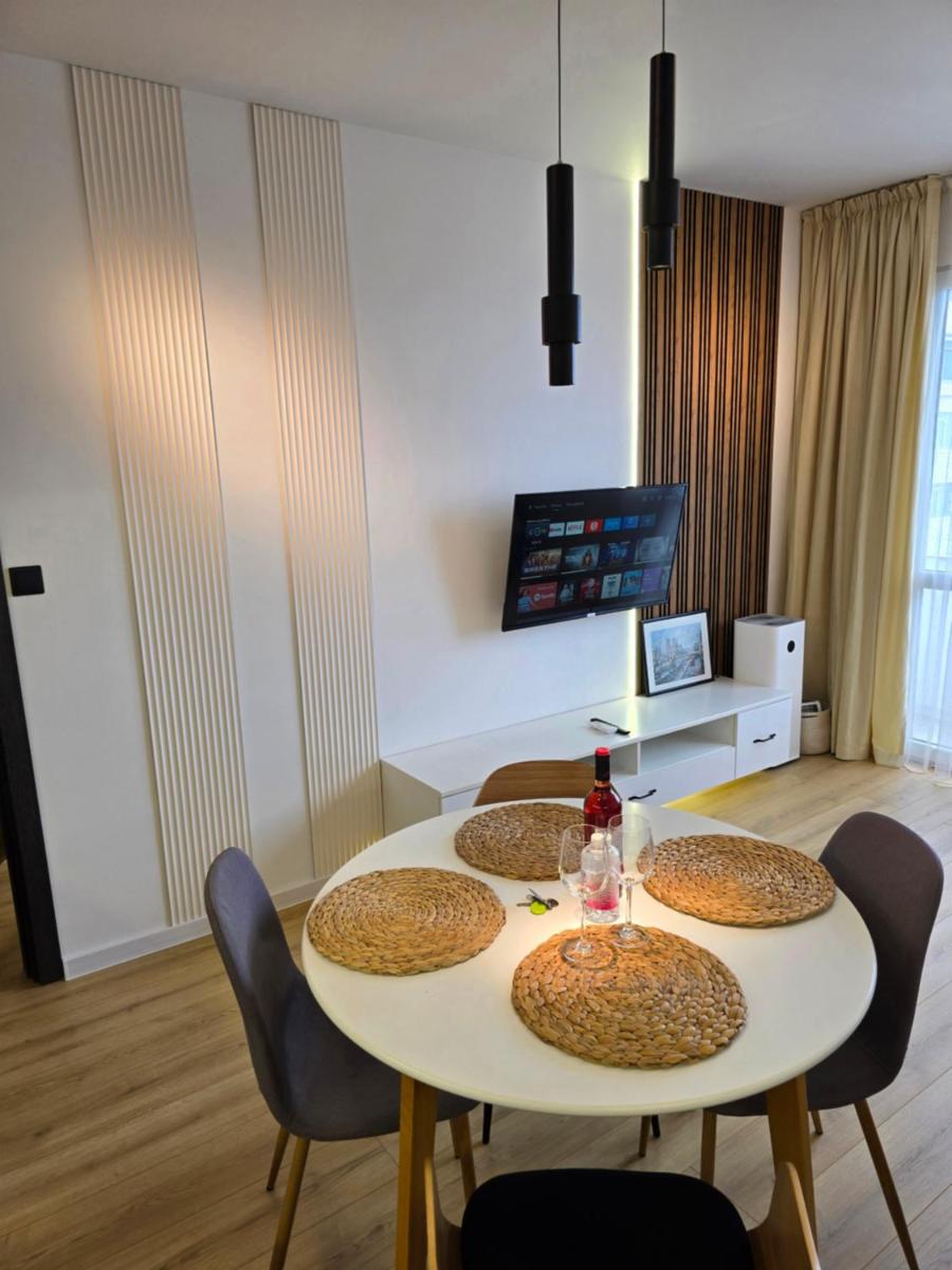 Cozy Apartment with Balcony on the Black Sea- part of the family 'Vicki Apart - Housity