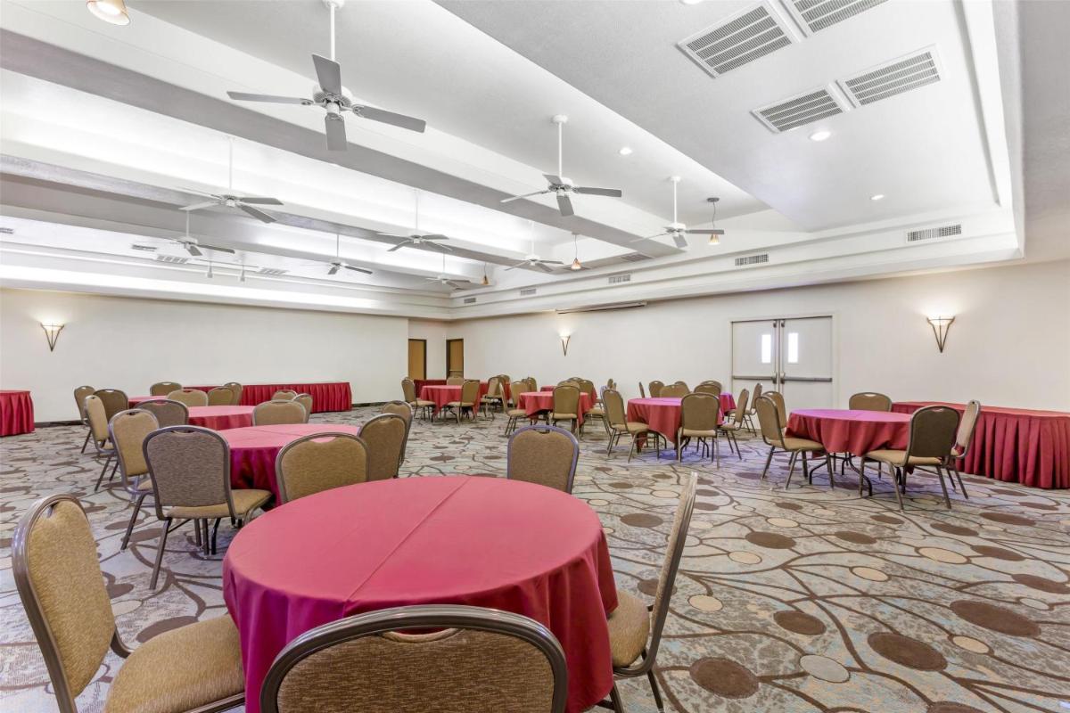 Best Western Gold Canyon Inn & Suites - Housity