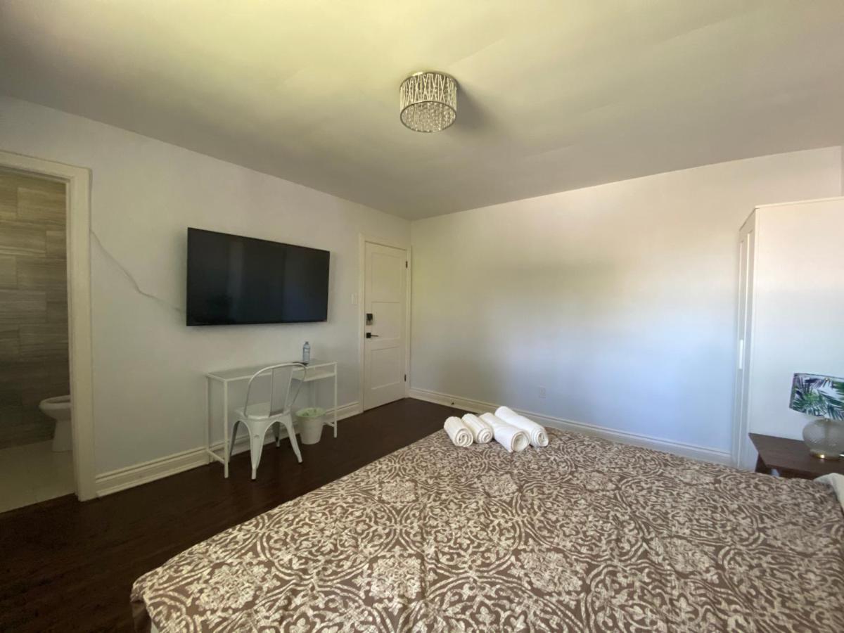 Yonge and Finch Subway !N Cozy & Modern Private Bdr with Shared Bathroom - Housity