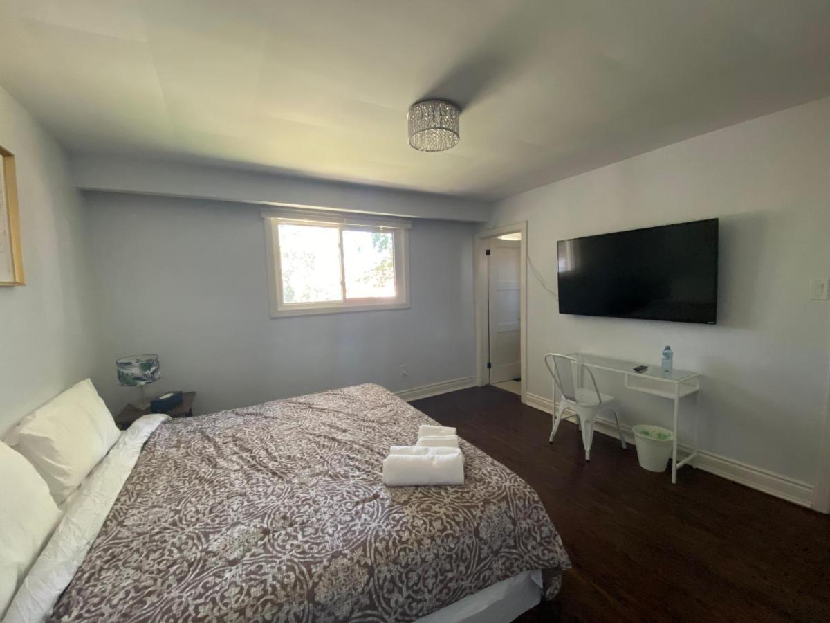 Yonge and Finch Subway !N Cozy & Modern Private Bdr with Shared Bathroom - Housity
