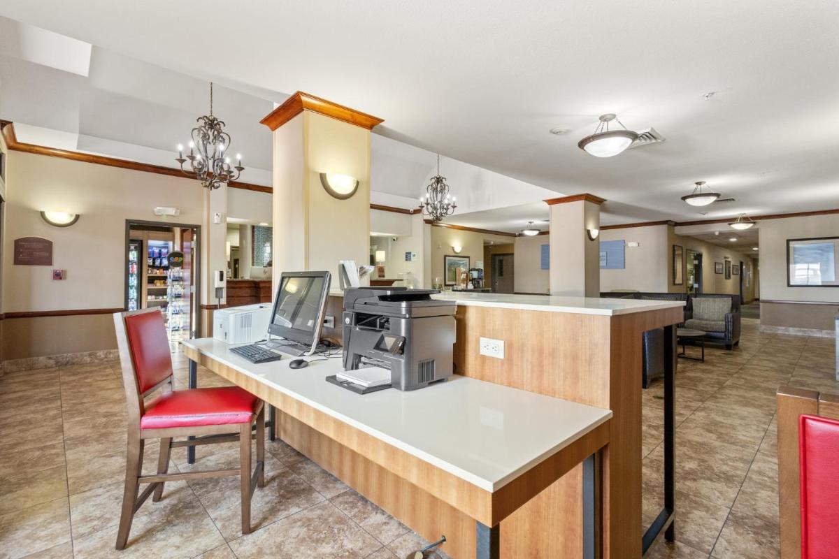 Holiday Inn Express & Suites Barstow - Route 66 by IHG - Housity