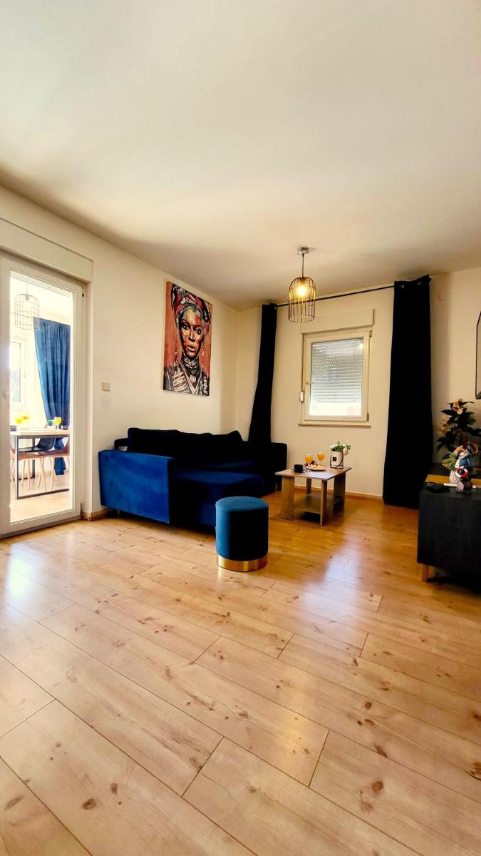 Blue Stone-with Parking, Terrace And Bbq - Housity
