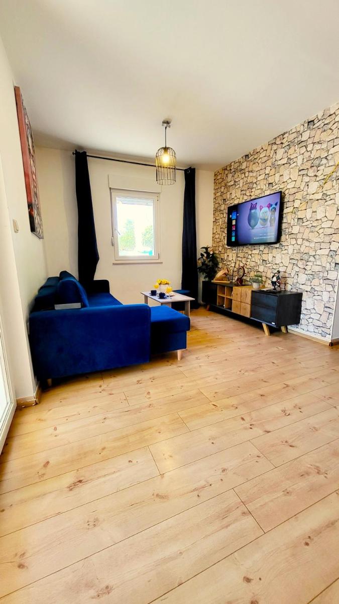 Blue Stone-with Parking, Terrace And Bbq - Housity