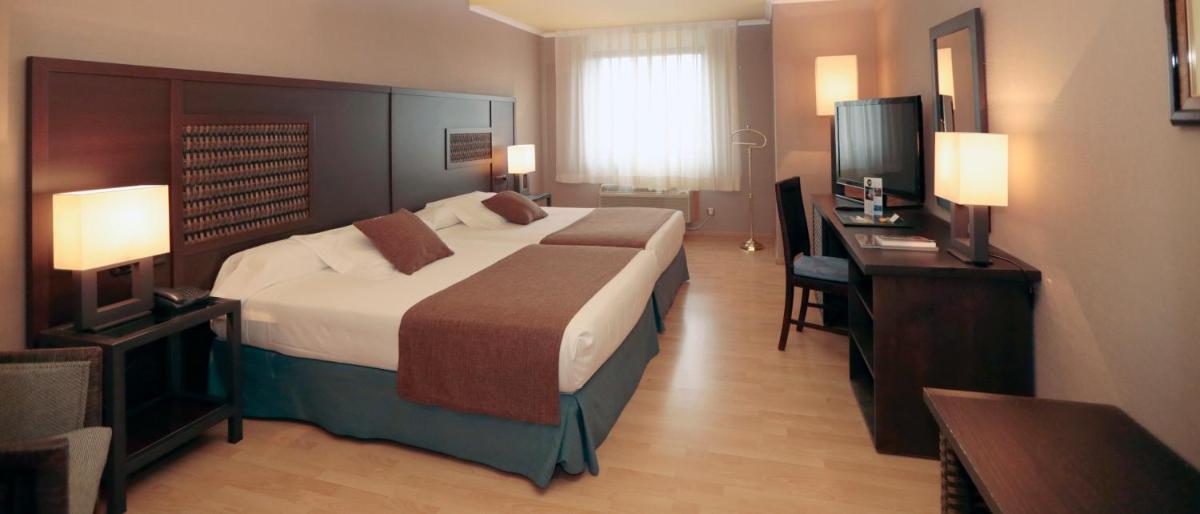 Cama o camas de una habitación en Hotel Spa Congreso