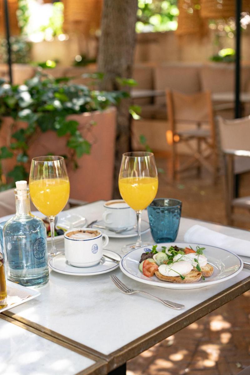 Comida en o cerca de este hotel