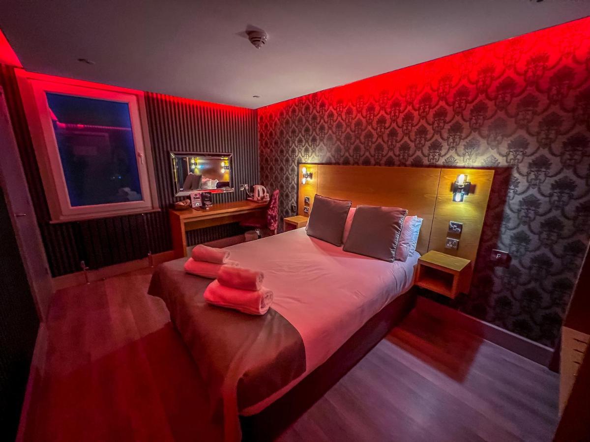Quayside Hotel & Bar - Housity