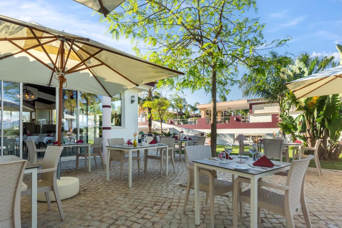 Um restaurante ou outro lugar para comer em Hotel Rural Brícia Du Mar