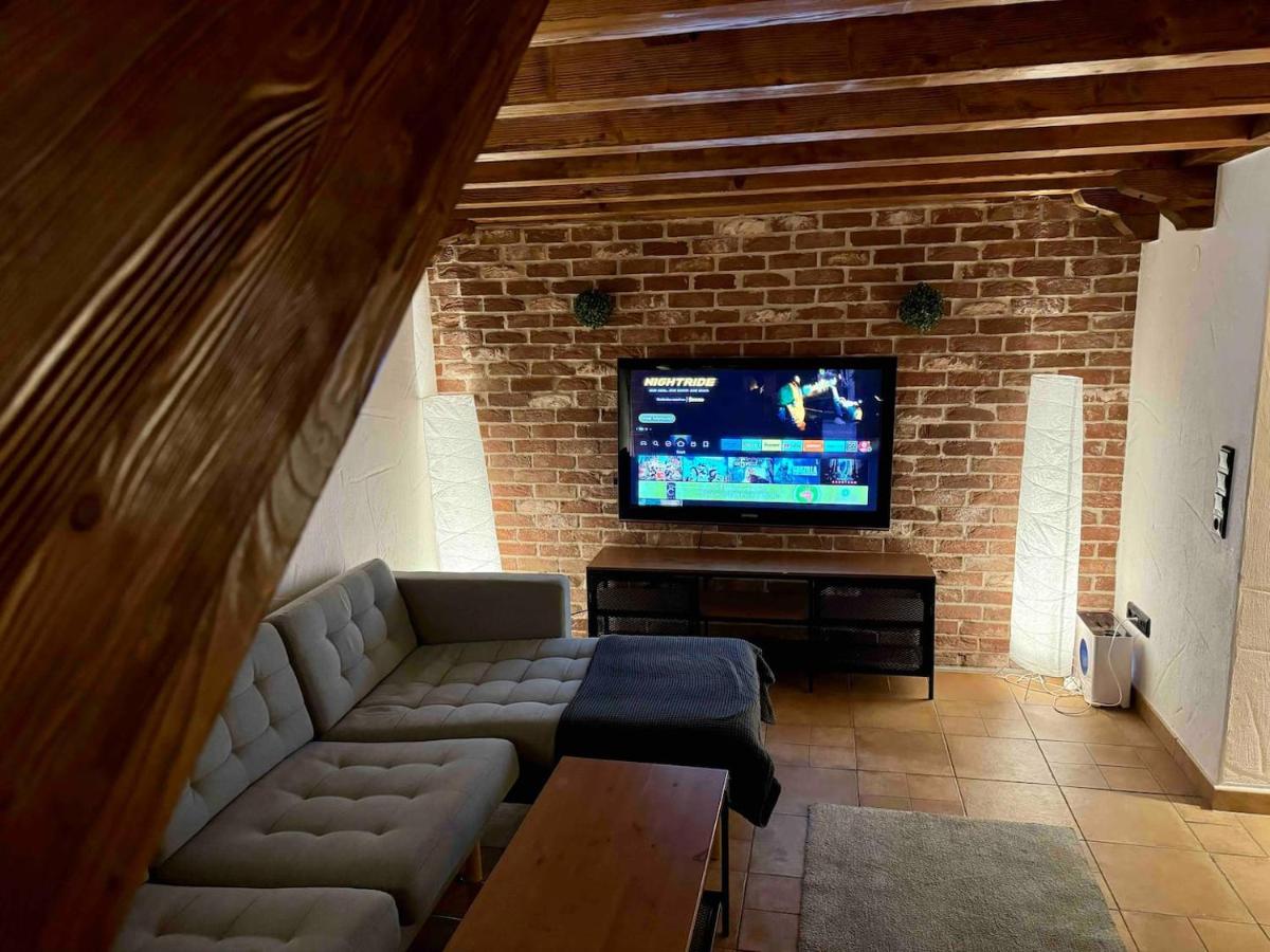 Oldtown Guesthouse Cologne I 100qm I 10m from Rhine - Housity