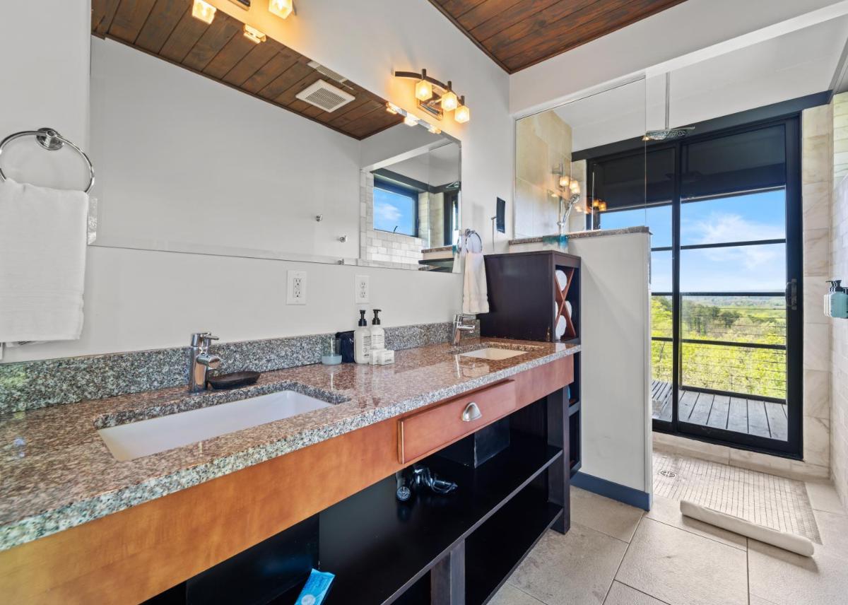Iris Inn and Cabins - Housity