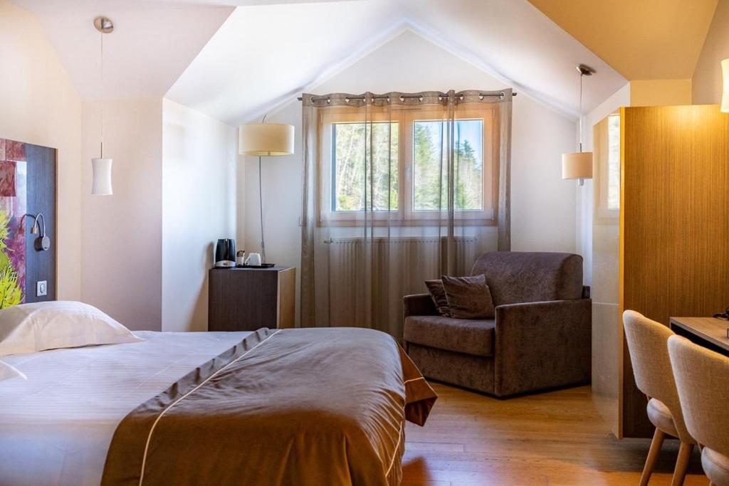 Un ou plusieurs lits dans un hébergement de l'établissement Hôtel L'Etang du Moulin By Céline