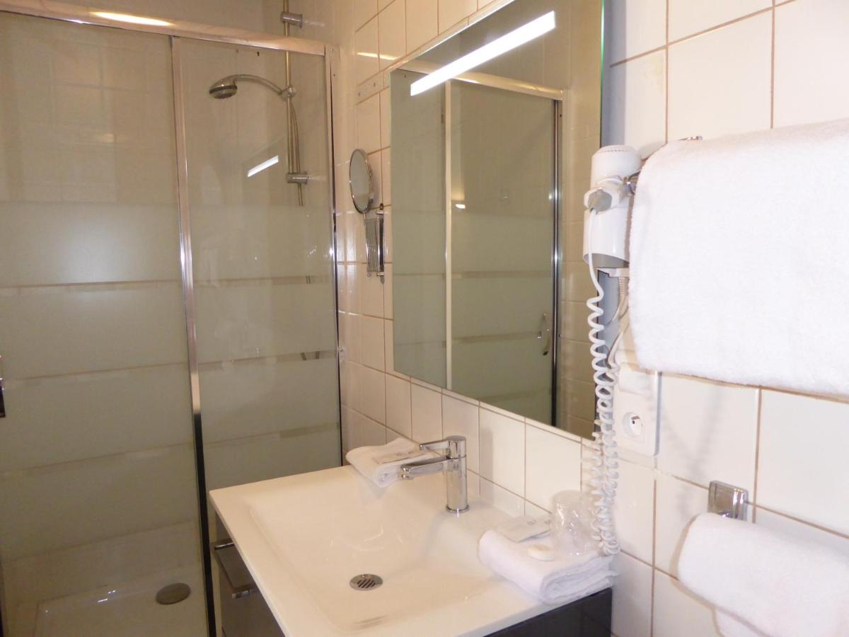 Salle de bains dans l'établissement Auberge Val Moureze Hôtel & Spa