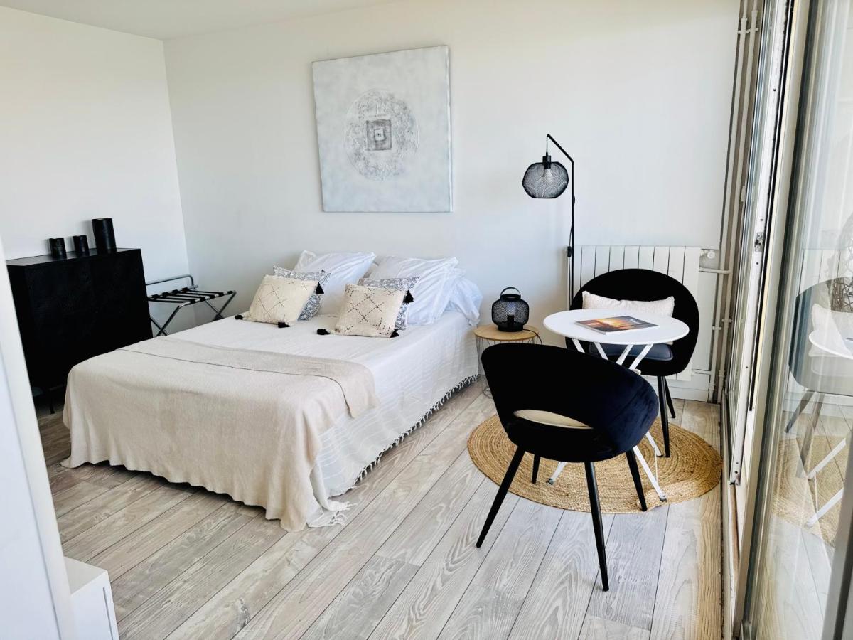 Charmant studio avec terrasse vue mer à 50 m - Housity