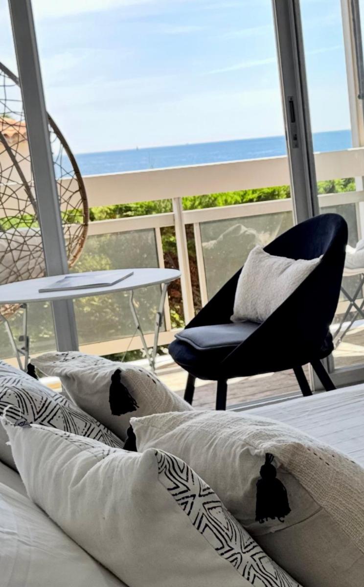 Charmant studio avec terrasse vue mer à 50 m - Housity