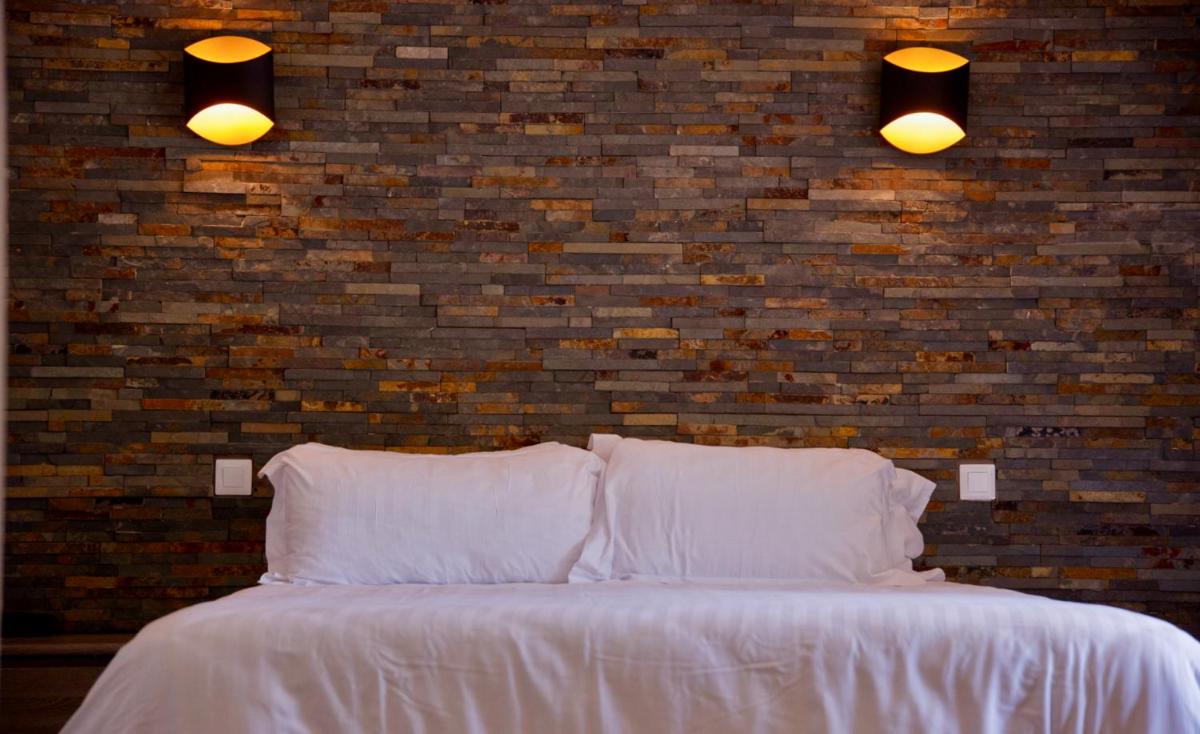 Un ou plusieurs lits dans un hébergement de l'établissement Auberge Val Moureze Hôtel & Spa
