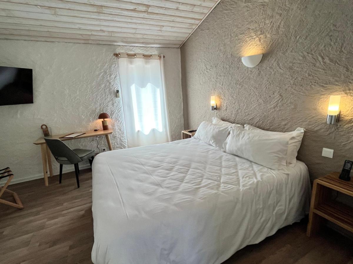 Un ou plusieurs lits dans un hébergement de l'établissement Auberge Val Moureze Hôtel & Spa