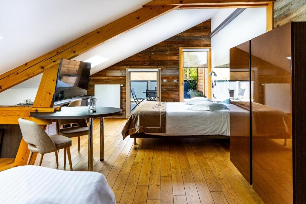 Un ou plusieurs lits dans un hébergement de l'établissement Hôtel L'Etang du Moulin By Céline