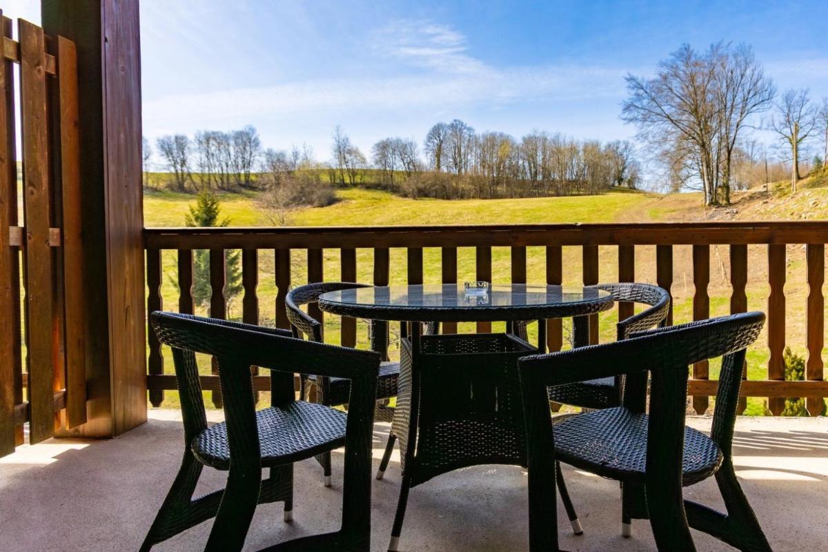 Balcon ou terrasse dans l'établissement Hôtel L'Etang du Moulin By Céline