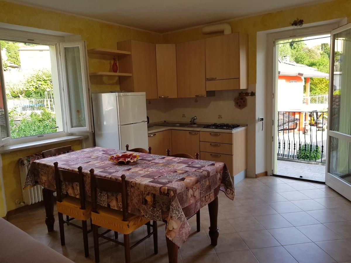 Il Palazzo apartment with a view of the lake and nature - Housity