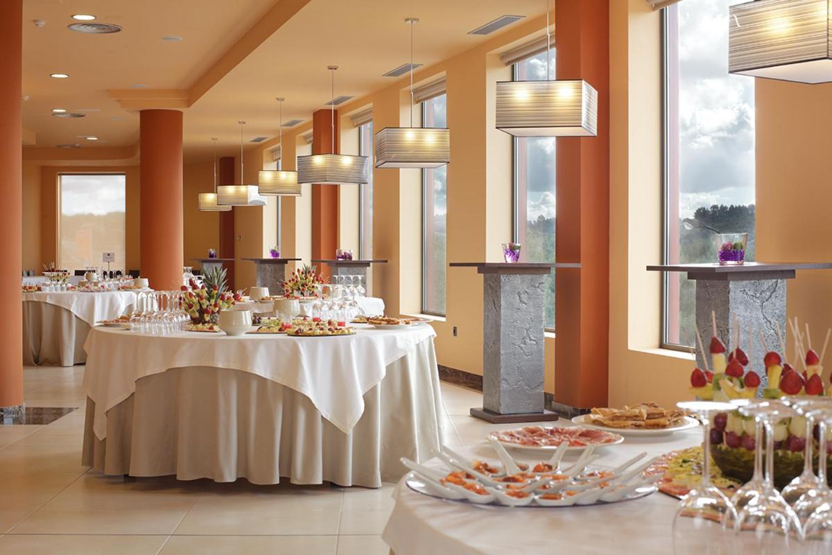 Comida en o cerca de este hotel