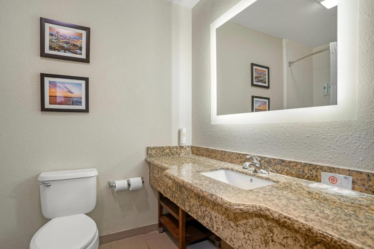 Comfort Suites Monroe - Housity