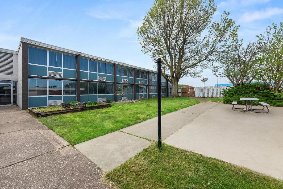 Suburban Studios Fairborn - Dayton - Housity